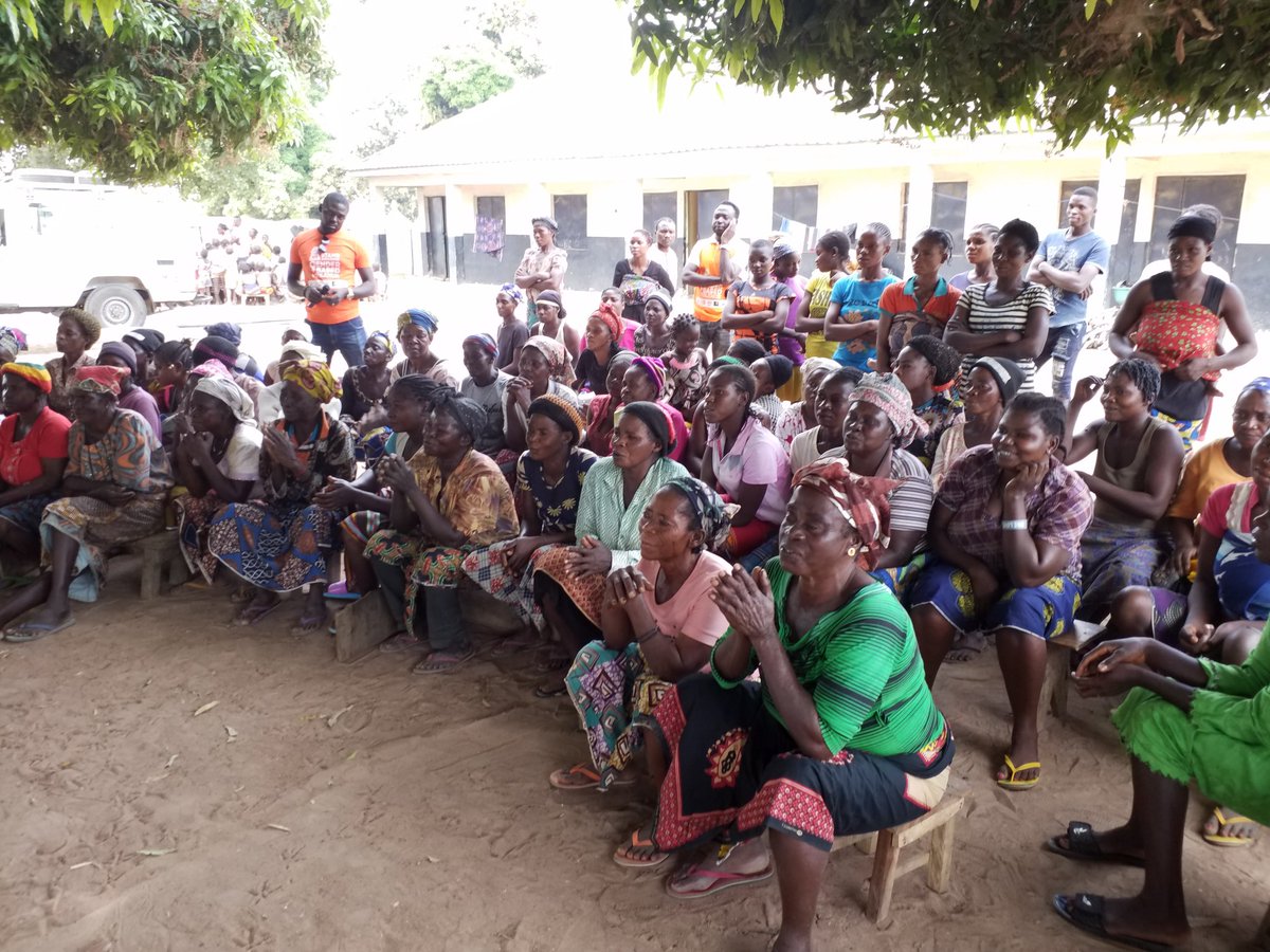 ESLFfoundation's tweet photo. Anyiin Goes Orange! 

As we created awareness on the need for IDPs to eschew negative coping mechanisms that expose them to higher risk of Sexual and Gender Based Violence #16DayOfActivism with @UNFPA @UN_Women @aishambuhari @UNICEFNig @UnitedPurposeNG @UNDP @gatesfoundation https://t.co/GbLKyHCVlE