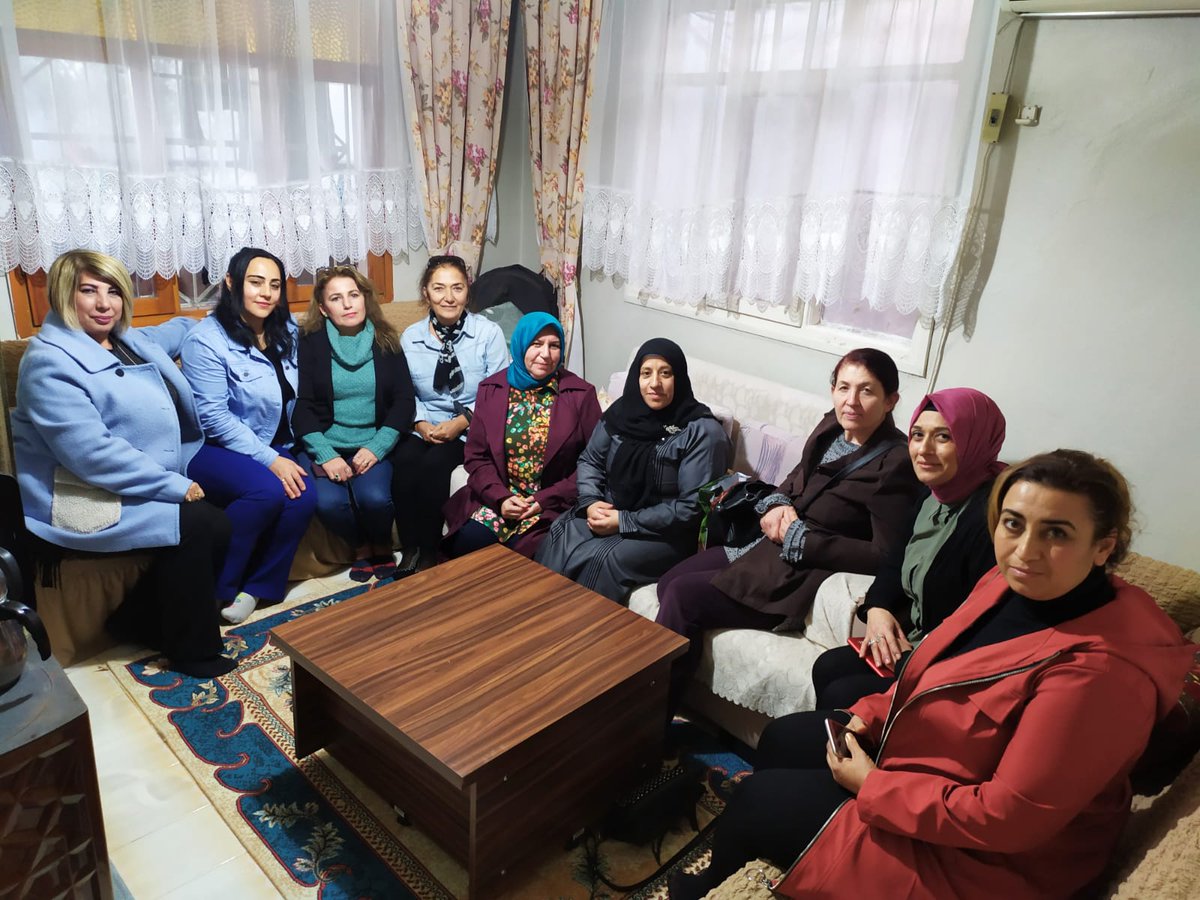 akkadinbayrakli's tweet photo. İlçe Kadın Kolları olarak Umre'den dönen Sivil Toplum ve Halkla İlişkiler Birim Başkanımıza hayırlı olsun ziyaretinde bulunduk. 
Ak Parti Bayraklı İlçe Kadın Kolları Başkanlığı
@selvacam @AKKADINGM @jiskenderoglu @avhamzadag @KSurekli @DilekBuyukdag @halilpolatizmir @Sifa__Kucuk https://t.co/qvBGlbiK0l