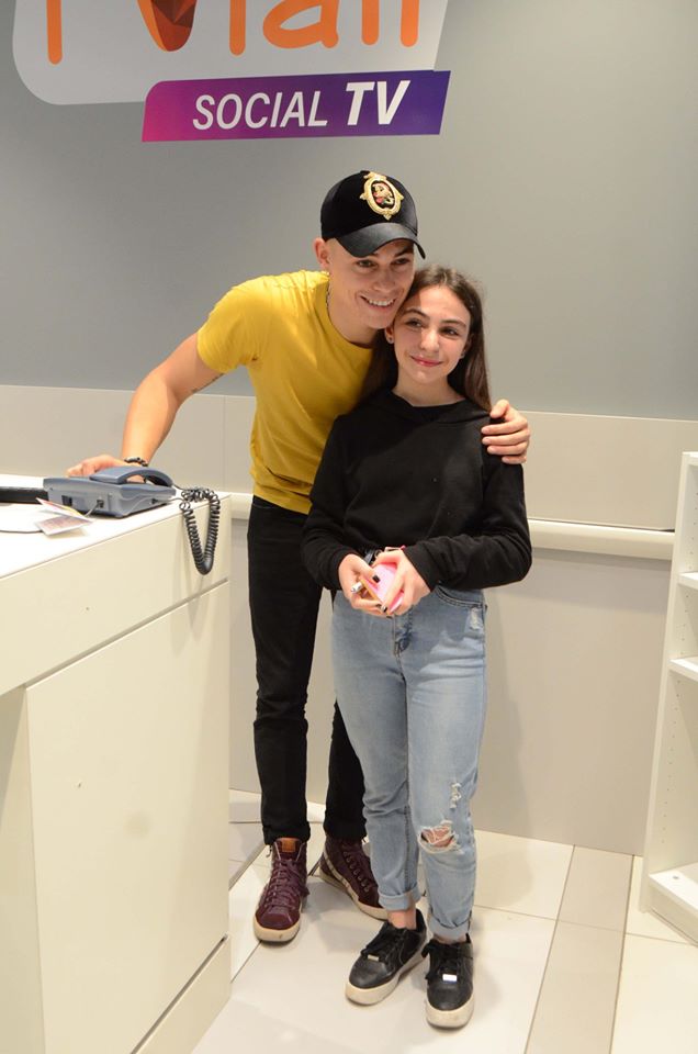 Anto6716's tweet photo. Alcune bellissime foto di #Einar di sabato al centro commerciale i Viali 💔
#EinarOrtiz #Einarlive #Iostoconeinar https://t.co/o0BG7LhGqO