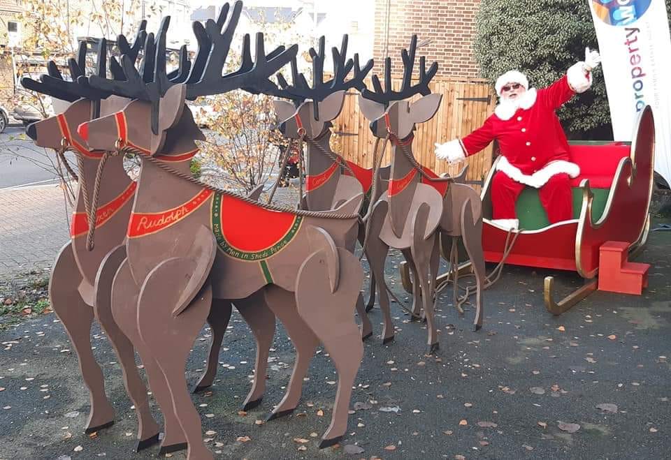 CrystalPalaceTT's tweet photo. Love this story of creative Christmas #upcycling from #CrystalPalace @libraryofthings 
After our makeover, our poor wooden counter sadly went away, but then at  a magical elves workshop (Men in Sheds Penge) it was transformed into 2 OF SANTA'S REINDEER !!
https://t.co/1RkPcp2v74 https://t.co/c7HakPQtkd