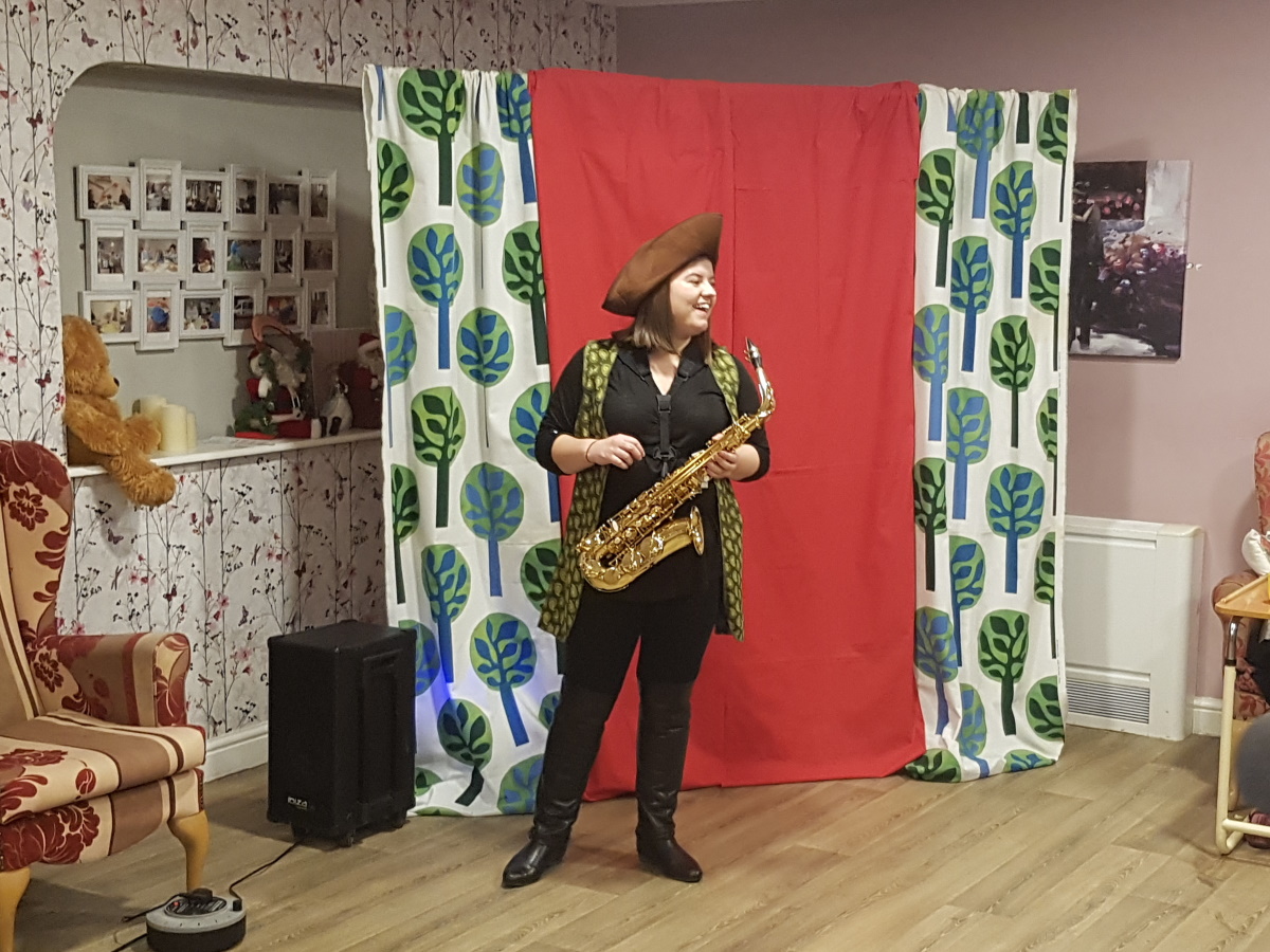 Carehomesuk's tweet photo. Jack went up the beanstalk at Haversham House last night as part of the Christmas pantomime performed🌱😄

Residents and visitors joined in with the festive songs and everybody had loads of laughs 😂

#MeaningfulActivities #DementiaCare #Xmas https://t.co/isVLTeFG7A