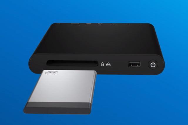 Intel_Spain's tweet image. La #IntelComputeCard es un poco más grande que una tarjeta de crédito y puede utilizarse tanto con dispositivos de nivel básico como con los más complejos → intel.ly/384MeEn