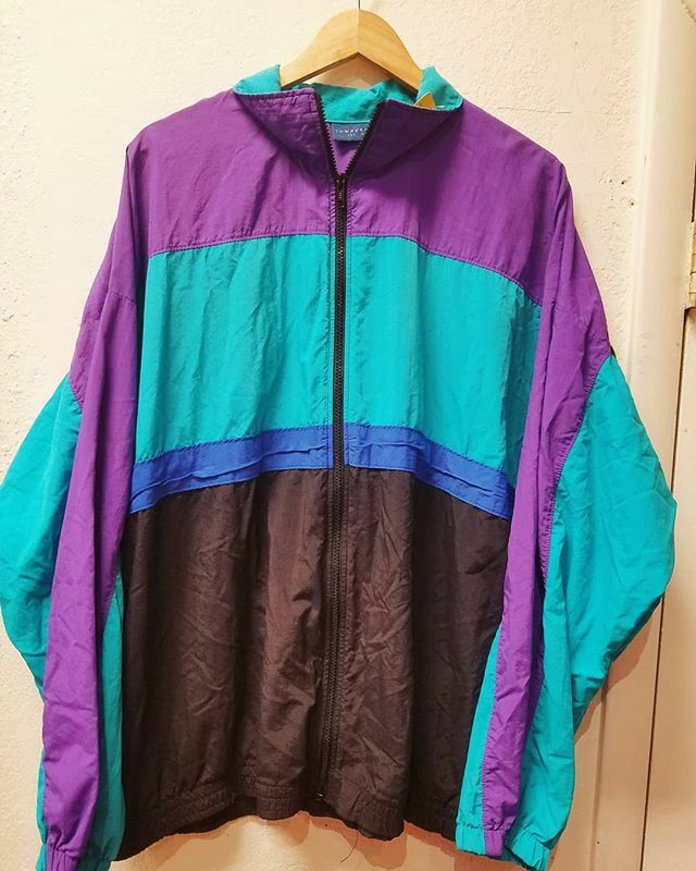 LOVE this vintage windbreaker! Size womens XXL ift.tt/2OJhZeE