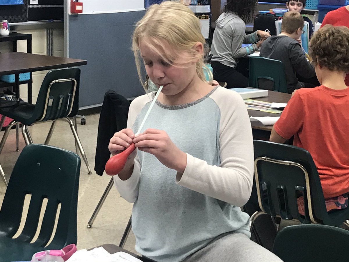 kimweldon5's tweet photo. Students are trying to figure out how the Digestive system works!
#ccs118life #d118life #5weldon https://t.co/TPbv7zG5IG