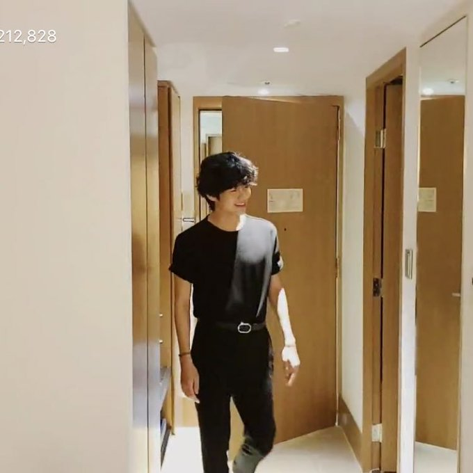 Borindia's tweet photo. Can I just say... this man is an entire buffet!!! He is juicy with a CAPITAL JUICY!!!! Tae-booty... Booty-licious!!! YUMMMMMM!!!!!!!!! Don't hate me cause I'm salivating!! Take a bite out of CRIME y'all!!! 
#Tae #Vlicious https://t.co/wrU6T9RR8f