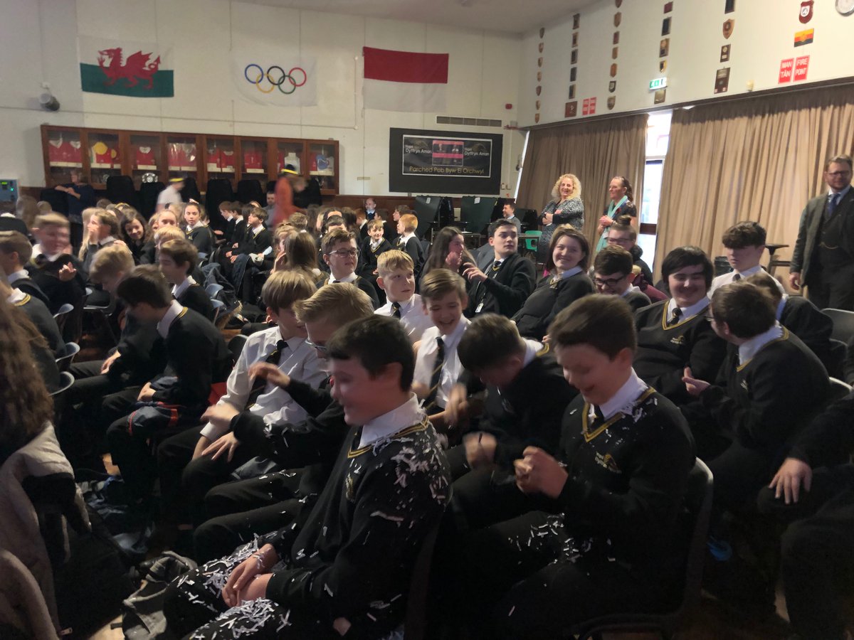 dyffrynaman's tweet photo. Year 7 pupils had the privilege of watching the Canolfan Amanwy pantomime today; it was excellent! Congratulations to the pupils on their performances and to the staff for their hard work with the preparation work. https://t.co/Z6r5ym9b53