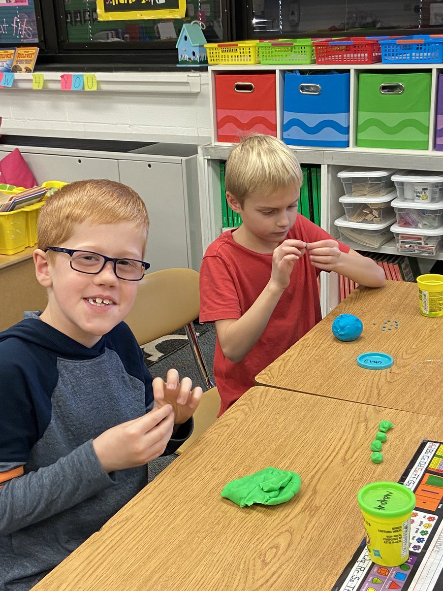 Making arrays and learning to multiply.  <a href="/AHSD25Patton/">Patton Elementary</a>