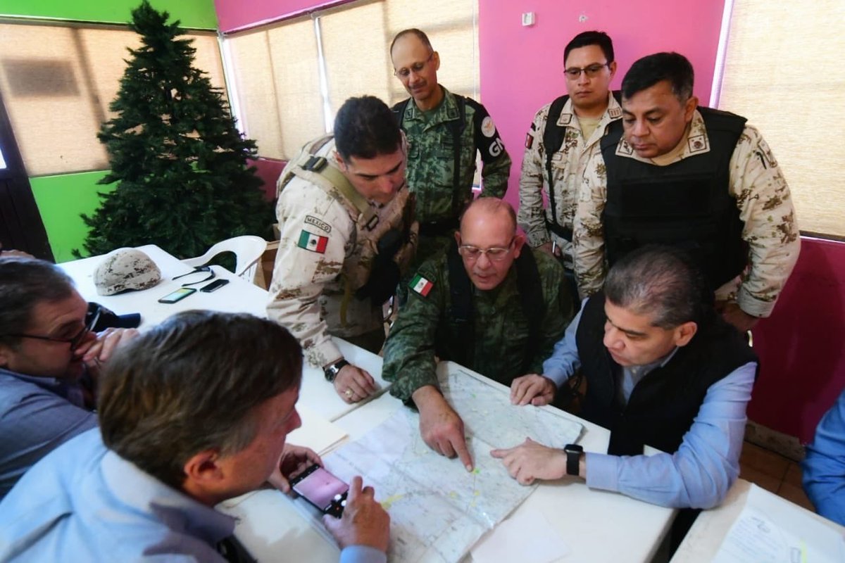 mrikelme's tweet photo. En #VillaUnión, me reuní con integrantes del grupo de #seguridad para revisar la estrategia en el norte del estado. https://t.co/K7IQnKhF51