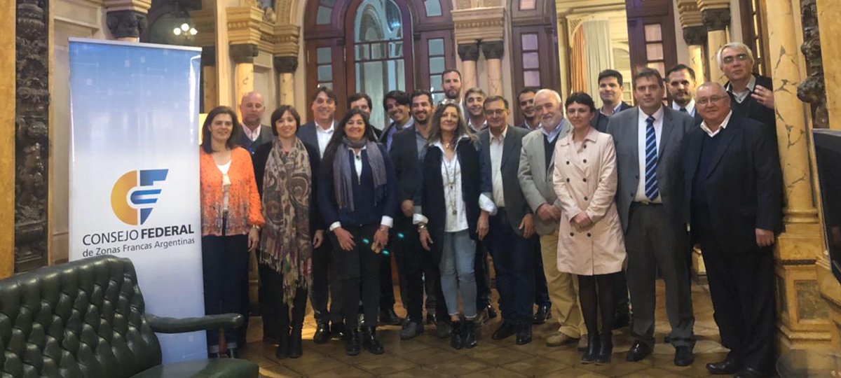 AsuntosInter_Ch's tweet photo. @mali_serrano @domingopeppo @darioroveda @renedanielvega @Canal9link @ChacoTv @DiarioNorteCom @ChacoGobierno @mhfpchaco @TaniaYedro @InvestTradeARG @comexchaco @chacodxd @pablobonastre @produccionchaco @expomariano2019 @FexpocruzO @turismo_chaco 17 provincias + CABA firmaron el proyecto de #Ley de #ZonasFrancas N° 24.331, que será presentado en el congreso para su inmediata aprobación y puesta en vigencia.
Chaco fue partícipe de todas las reuniones previas para su aprobación.
#balance2019 #maliserrano #chaco https://t.co/9sqQTYAF7b