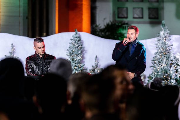 JMaslowOnTour's tweet photo. .@jamesmaslow &amp; LTX performing at the Hollywood Christmas Parade 🎄❄️ https://t.co/sVDnmNRELe