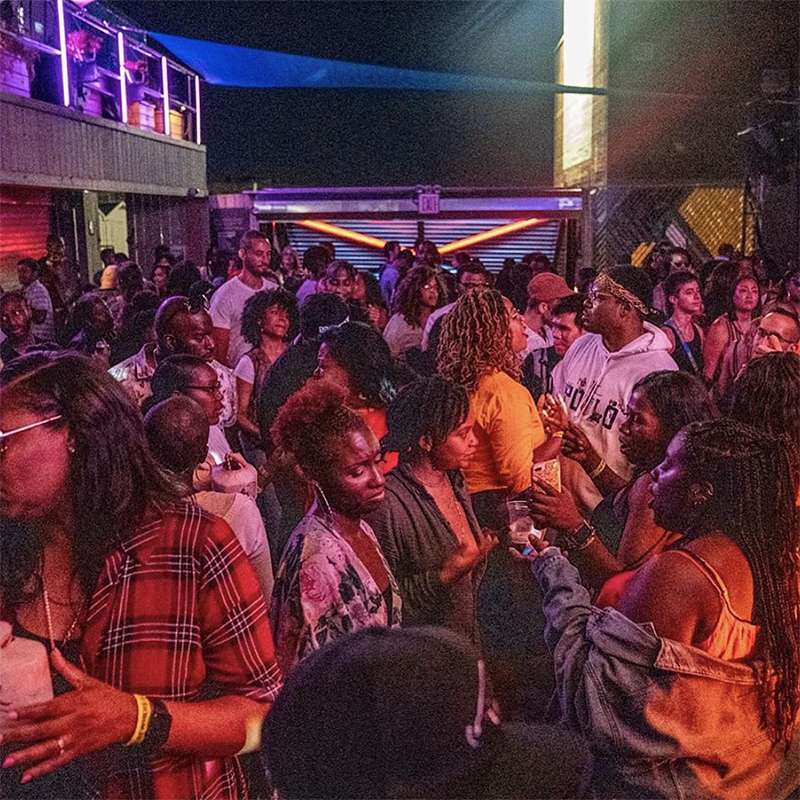 MakossaCookout's tweet photo. This is what it looked like back in Sep when #MakossaBK linked up w/ @fomoparty_ at @elsewherespace. We're feeling the holiday spirit so we're doing it AGAIN this Sat 12/7. You comin' thru?

RSVP: https://t.co/t0ZmcM1p7R
TIX: https://t.co/yl4A0aV5P7
FB: https://t.co/qoFlkbdEoy https://t.co/OW4ohskNHB
