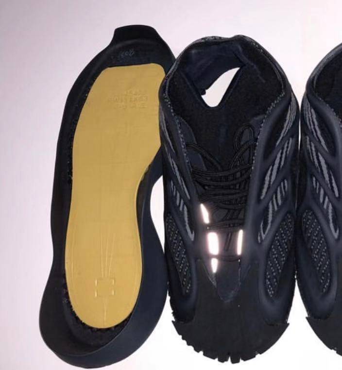 StashedSNKRS's tweet photo. YEEZY 700 V3

'BLACK' https://t.co/qOEX6hRckp