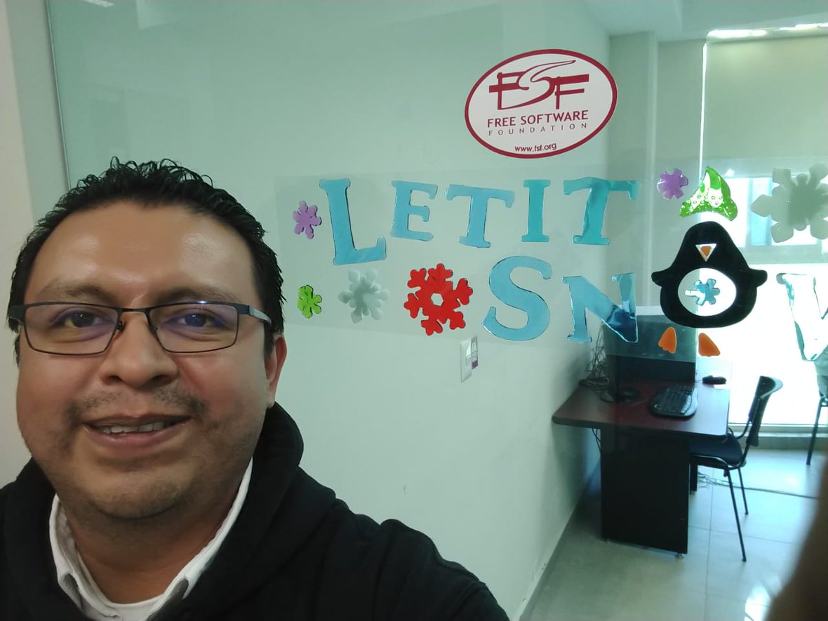 lugouadec's tweet photo. Navidad en la oficina https://t.co/7TBbZ2vPrd