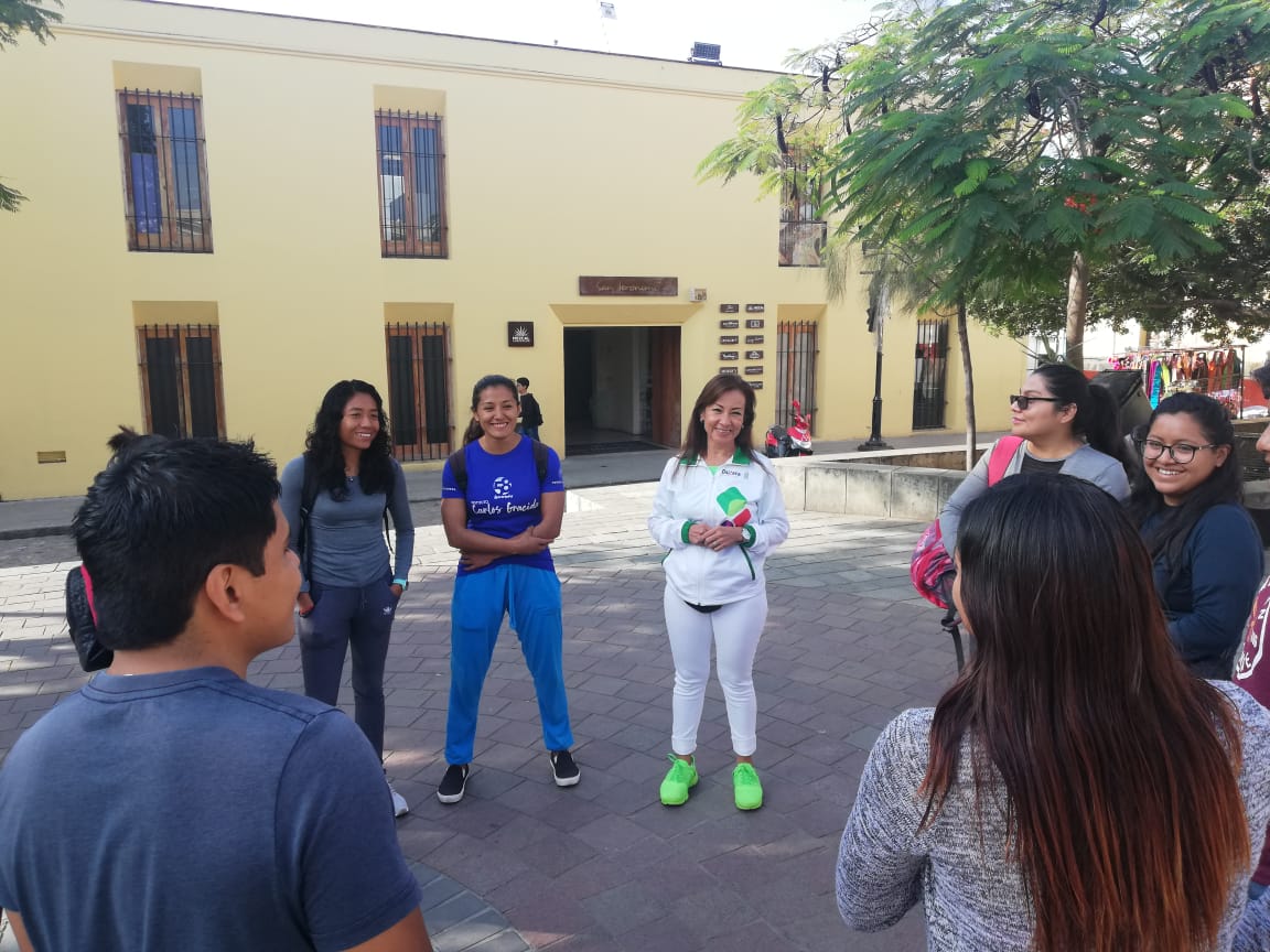 DEPORTE_GobOax's tweet photo. La Unidad de Cultura Física y Deporte de la #CECUDE realizó una capacitación con entrenadores de la Licenciatura en Educación Física, en al jardín Labastida del centro de la ciudad.
#Oaxaca
@alejandromurat
@IvetteMurat https://t.co/7XHi9OIQTy