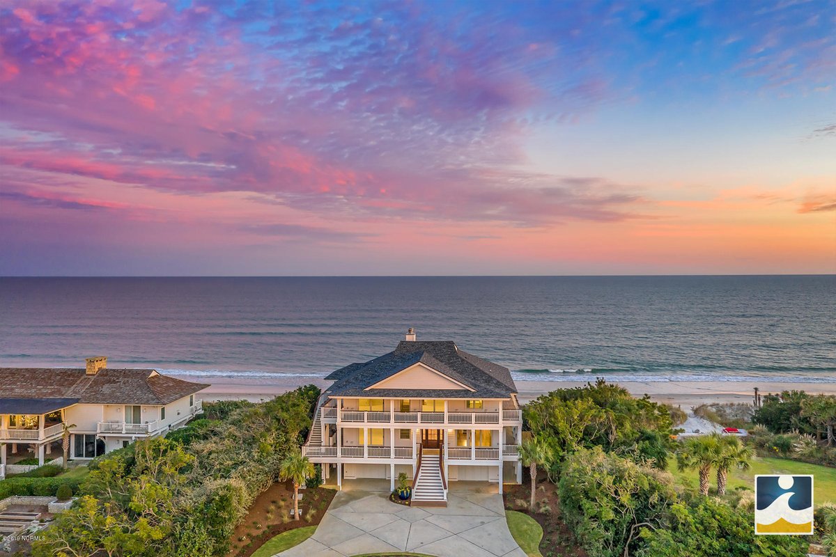 IntracoastalRC's tweet photo. #LuxuryRealEstate #WilmingtonNC Coastal elegance, luxury defined, one of #FigureEightIsland's most revered oceanfront homes! Come view this rare opportunity completely renovated home at Wilmington's premier private island ~ https://t.co/8pIaDYzjbV
#luxurylifestyle #luxuryrealtor https://t.co/GXsIQHqOk7