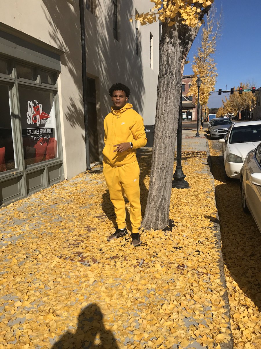 collins_tez's tweet photo. I think I said just like the leafs and season yea they all fade 💛〽️ https://t.co/1Lb8mSlcD6