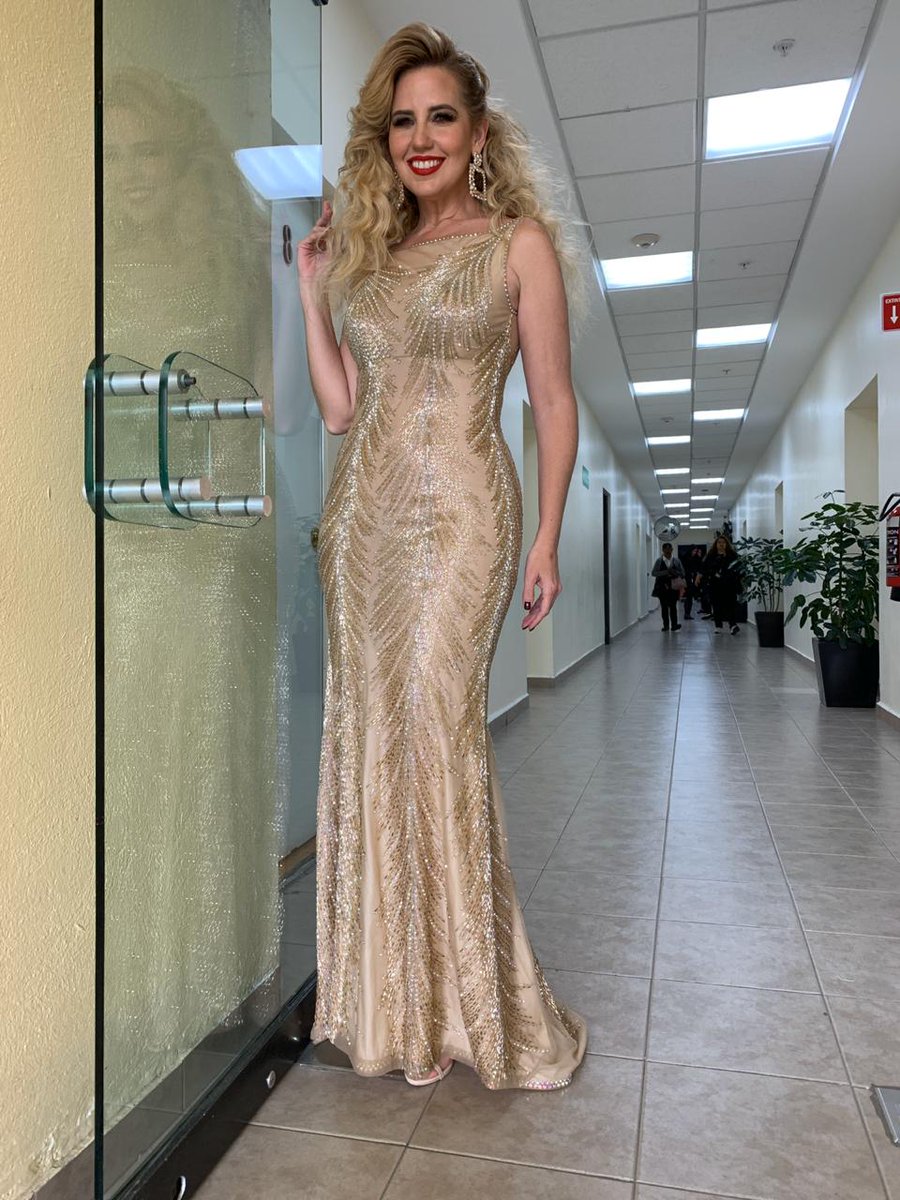 Mi preciosa amiga <a href="/rbigorra/">Raquel Bigorra</a> con un vestido de Mitzy oficial #amistadeshermosas #belleza #mitzydiseñador