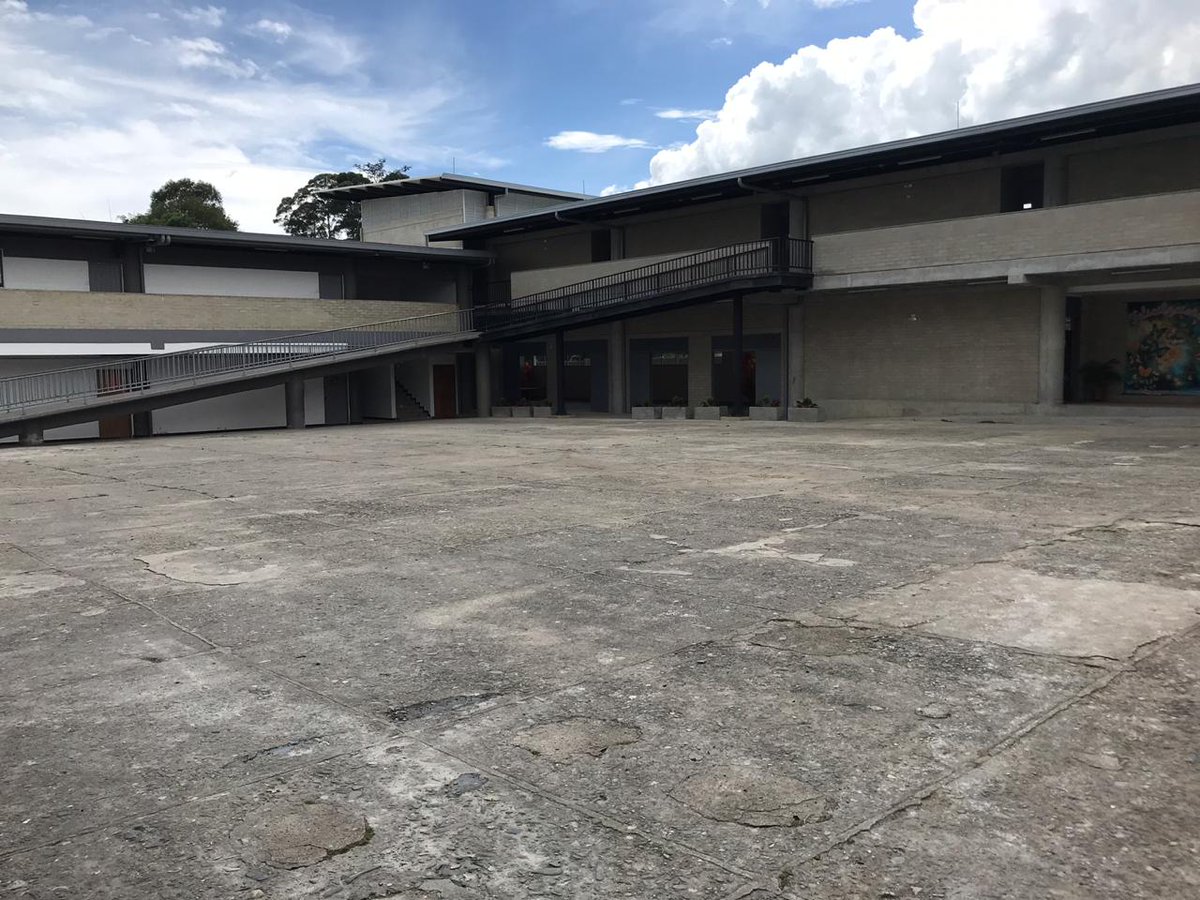 SecEducacionAnt's tweet photo. #SeEduca | Con una inversión de 2.500 millones de pesos se realizó la construcción, reposición y ampliación de la I.E. Monseñor Alfonso Uribe Jaramillo del municipio de #LaCeja
@Luis_Perez_G #CumpleLaPalabra https://t.co/ibimYpDApD