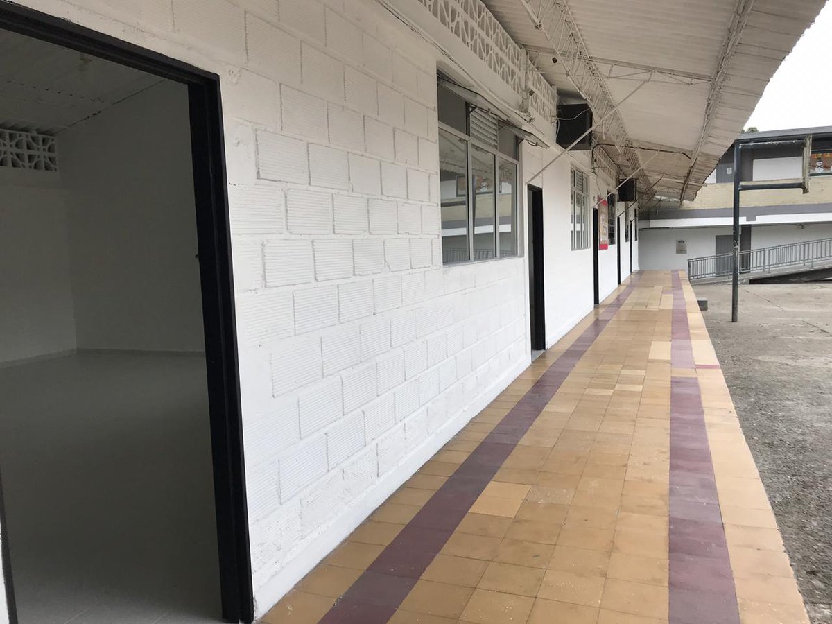 SecEducacionAnt's tweet photo. #SeEduca | Con una inversión de 2.500 millones de pesos se realizó la construcción, reposición y ampliación de la I.E. Monseñor Alfonso Uribe Jaramillo del municipio de #LaCeja
@Luis_Perez_G #CumpleLaPalabra https://t.co/ibimYpDApD
