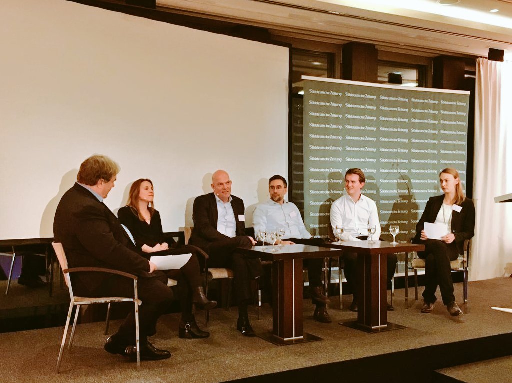 SZKonferenzVers's tweet photo. Transformation und Diversity - ein wichtiger Punkt bei #TheDigitalInsurance Vielen Dank an @FixSarah @GoogleDE, Ingo Marjan SMP, Ben Shaw @InsurTechMunich und Dr. Daniel  Poelchau @allianz_de https://t.co/WTrhAoP26m