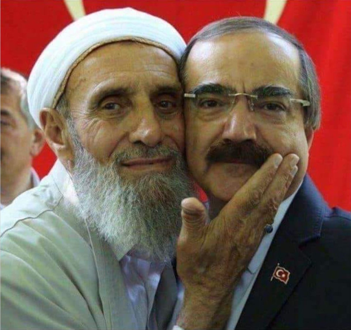 AlattinSolmaz1's tweet photo. Ne güzel yakışmışlar Allah ayırmasın amin #ESAXSignalWhiteNow https://t.co/DbvgEYDB0s