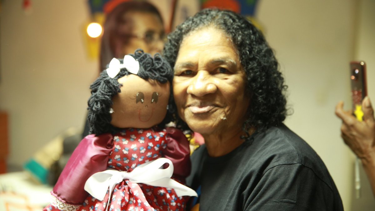 CufaEspaco's tweet photo. Na última segunda, os alunos de artesanato, do projeto Vias Culturais, da Cufa-RJ, participaram de um bate-papo com a professora de confecção de bonecas, Rosani Caetano.
Fotos: Édipo Ferraz

#cufa #favela #artesanato #viasculturais https://t.co/dHEW4upDRS