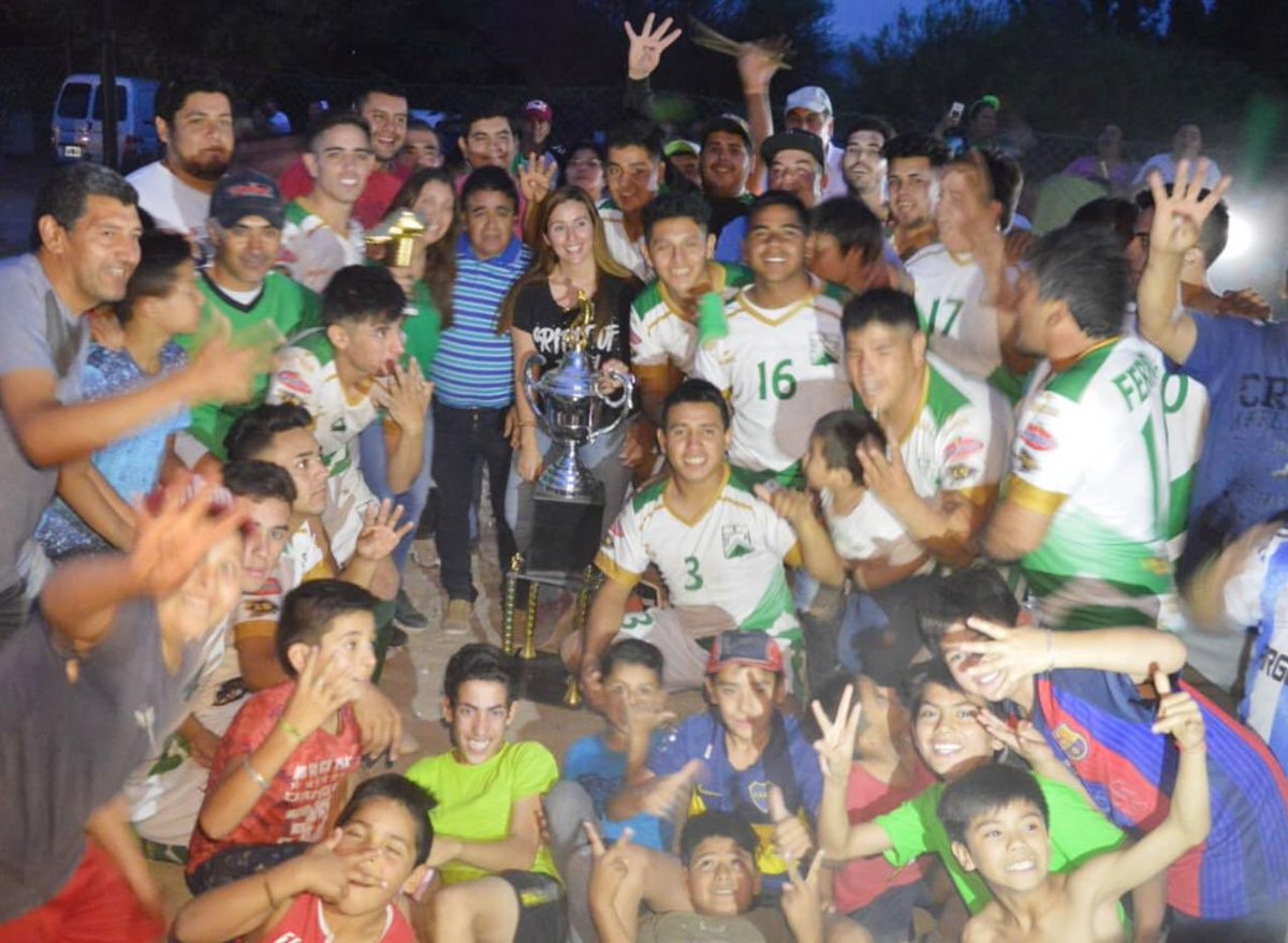 Florelop's tweet photo. Los Ultimos premios que entrego como Intendenta, perdón pero me agarra la nostalgia... https://t.co/4XkumqClbe