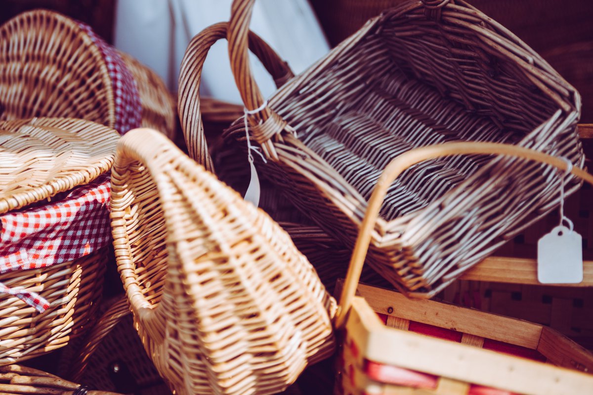 Wicker is traditionally made of material of plant origin, such as willow, rattan, reed and bamboo. We love wicker! 💚🧺 © Photo by Clem Onojeghuo on Unsplash