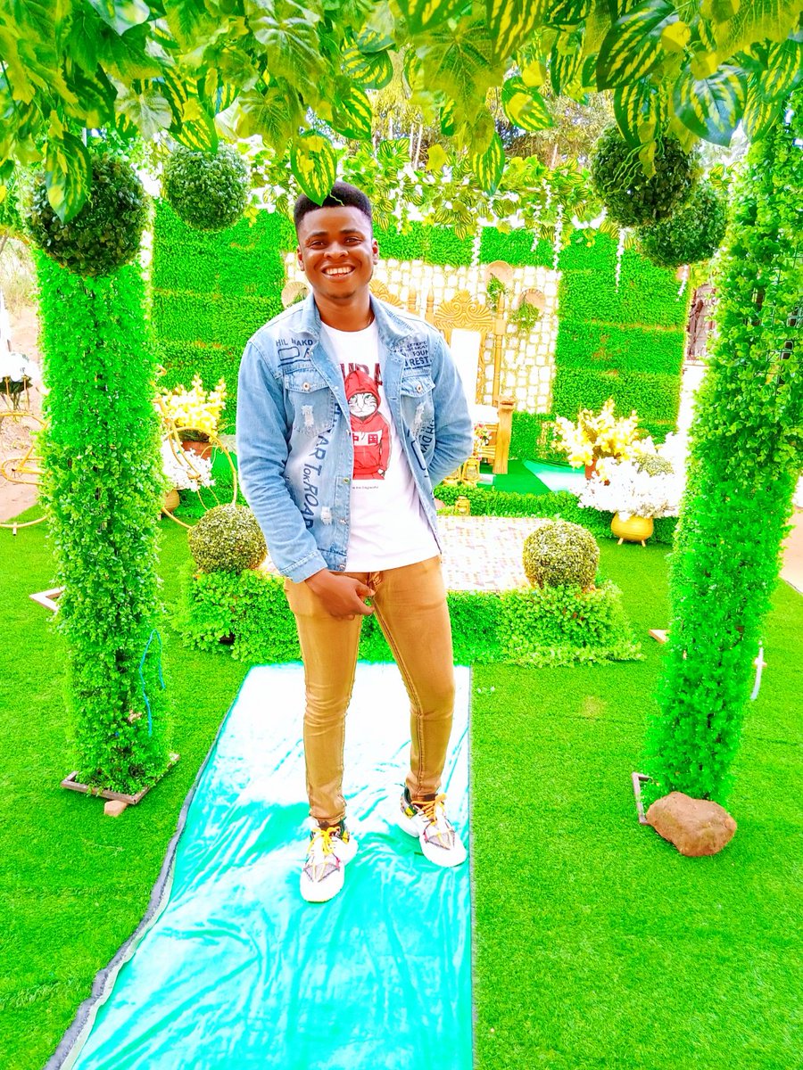 Ezeodaku's tweet photo. It's my Birthday... Wish me well guys!
#Ronaldo #messix #BallonDor2019 #Shiloh2019 #StylebyZenithFlopped #PropagandaVsAchievements https://t.co/x6BQrL3oC2