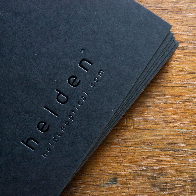 Contrast tussen zwart en zwart? Foliedruk op <a href="/colorplanpapers/">GF Smith Colorplan</a>