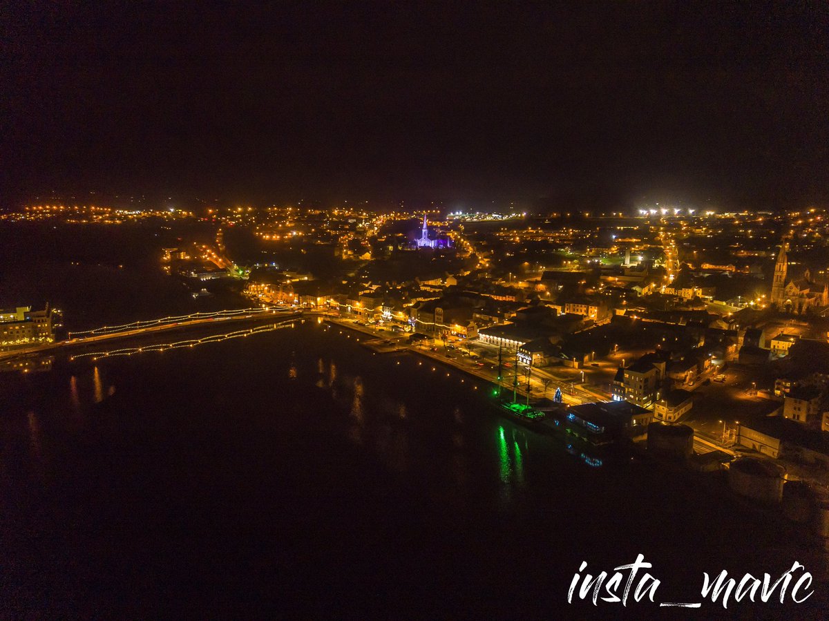 insta_mavic's tweet photo. #Christmas is coming and the lights are looking great in #newross #wexford #ireland https://t.co/4WQo2zxpem