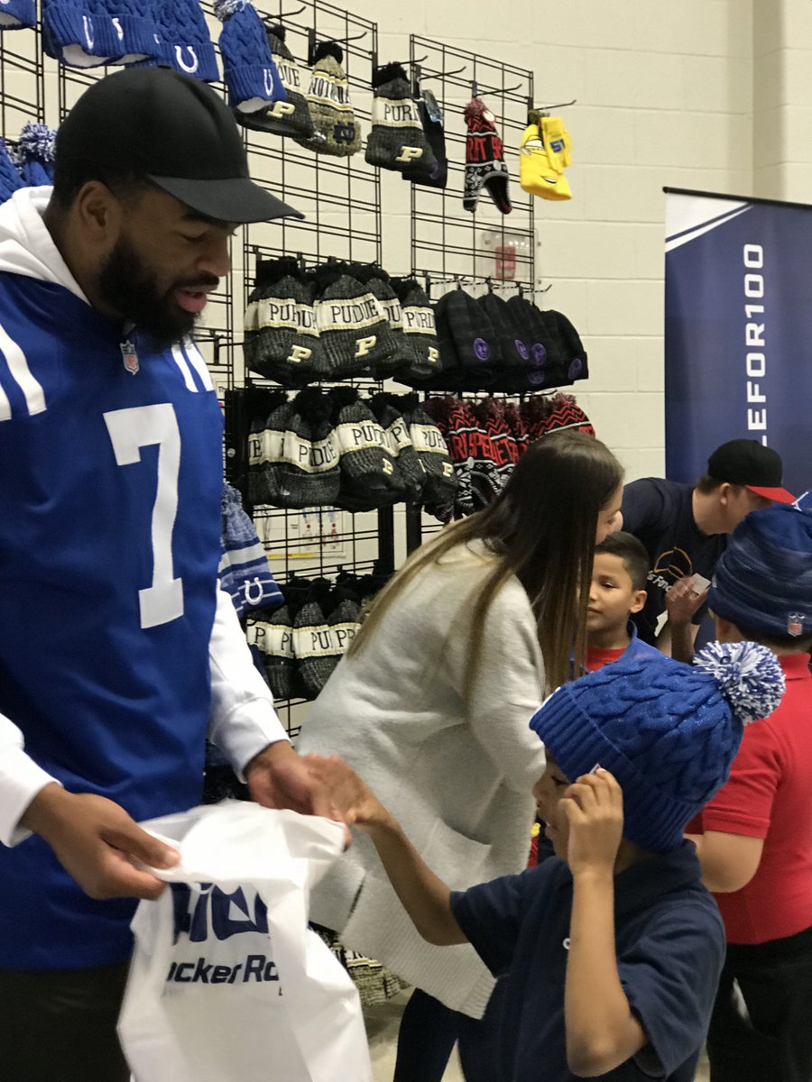 IPSSchools's tweet photo. 🧥 🧤 🧢 @lids and the @Colts are teaming up to outfit over 250 @RWEmerson58 students with new winter coats, gloves and warm knit hats for the holiday season!
#LidsForKids
#ColtsHuddlefor100
@coltscommunity
#StrongerTogetherIPS https://t.co/7u2YTRcKBb