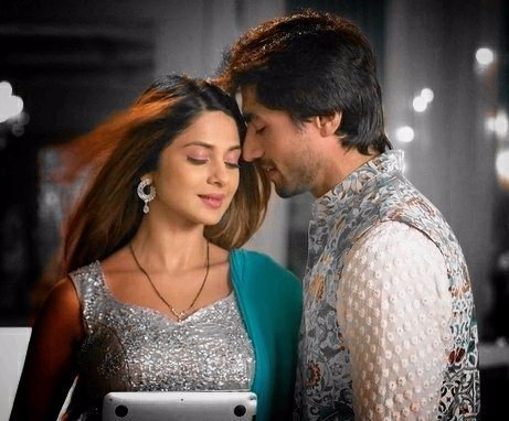 Happiieesoul's tweet photo. Raj: #Bepannaah won bst show at AVTA
Jen: IK congratulatns to US & Harshad won bst actor & he truly desrvs it!!
(Hayeee #JenShad😍)
M literally soo happiee💃
Dis 2 definitly kno hw to compliment EO❤
BEPANNAAH WAS A SPECIAL SHOW AND WILL ALWAYS BE SPECIAL
#JenOnSabrasDrive https://t.co/vpCTV1y54V