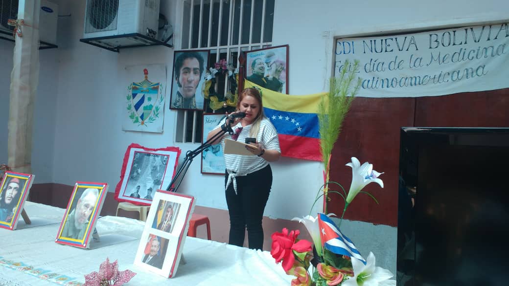YanisleidisB's tweet photo. Continuamos llevando en alto El Internacionalismo de Nuestro Guevara.Felicidades a todos médicos, enfermeros,licenciados de la salud,  juntos sembrando nuestra semilla x el Mundo #CubaEsSalud #EjercitoDeBatasBlancas https://t.co/SvuiQlCsmT