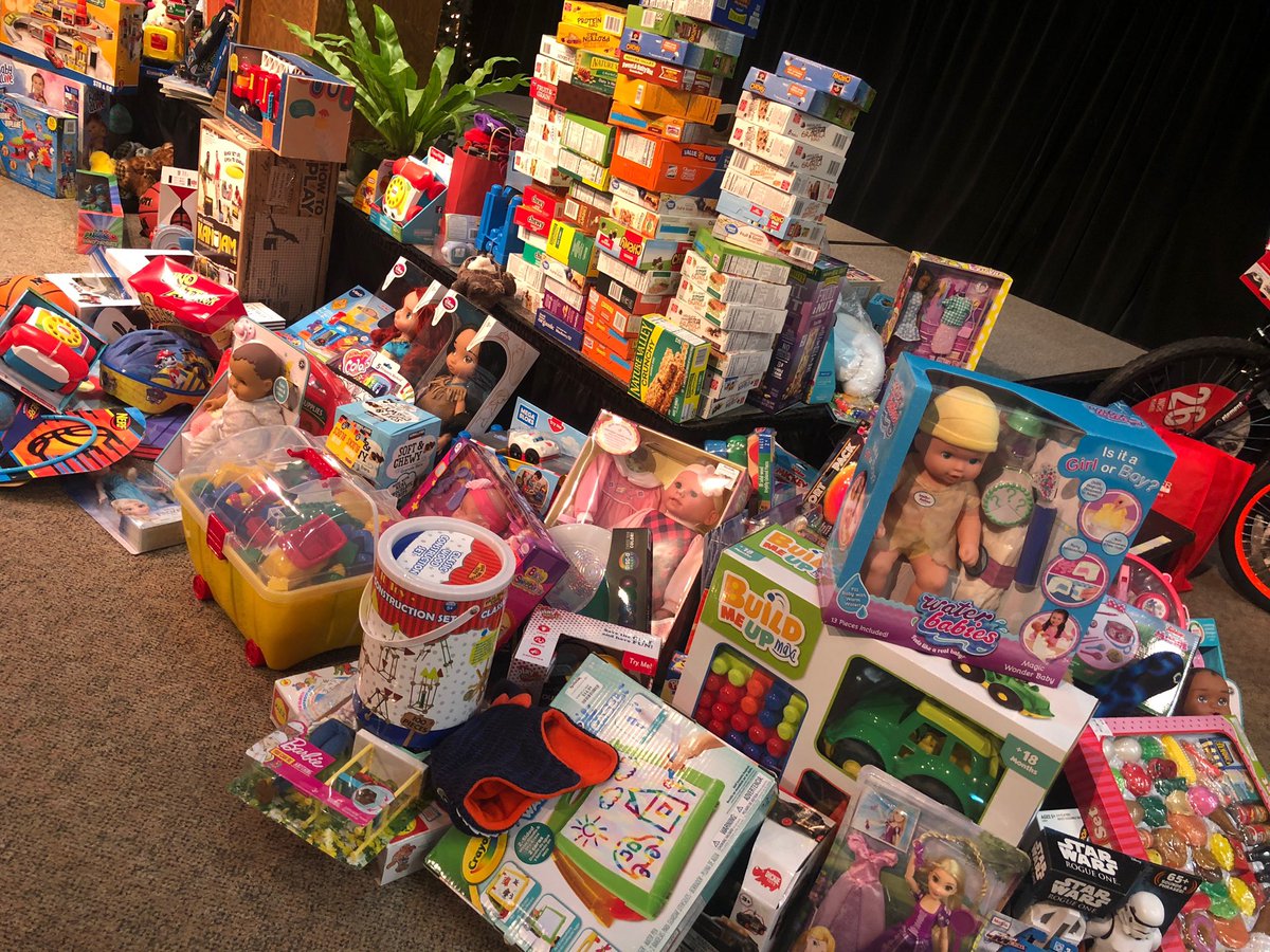 Last night the #HayesBartonUMW celebrated Jesus’ birthday with collections for the Pride for Parents store. And they celebrated over $75k raised for local non-profits at the #HumbleHeartBazaar!