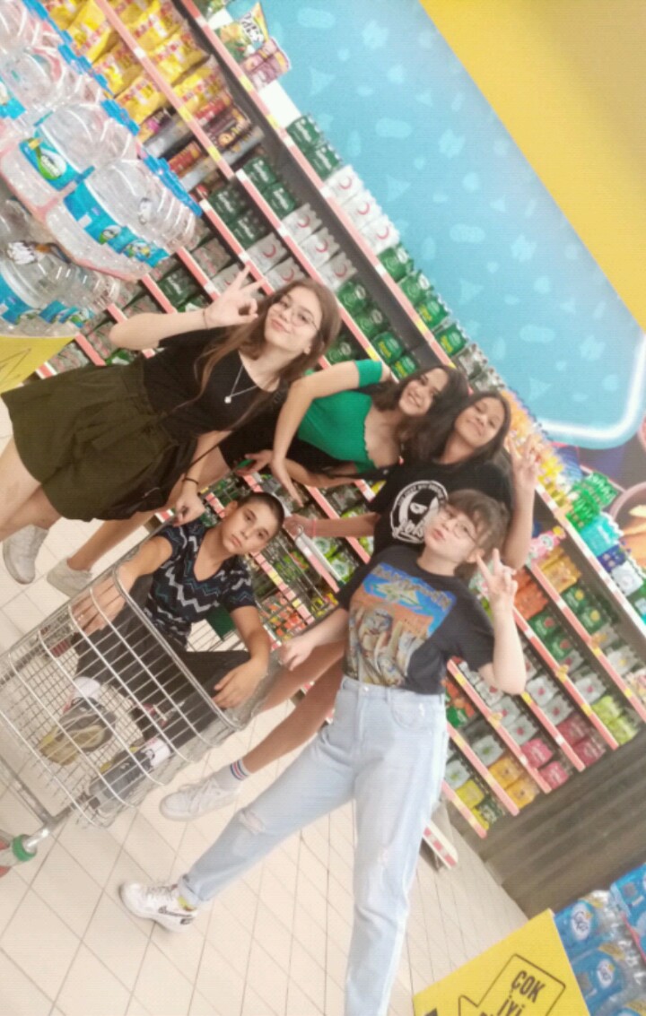 şöyle arkadaş grubunuz olsun yeter