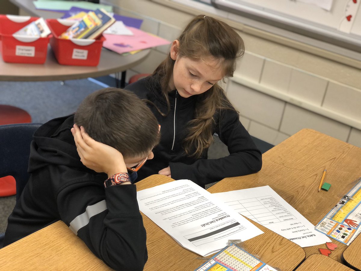 StefaniePitzer's tweet photo. 4th graders in @mrssahm17 &amp; @OlsonMikela classroom used the rubric they created to grade my procedural text. Ss reread, analyzed, discussed &amp; proved why certain genre criteria on the rubric received a 3,2 or 1. Great practice in providing feedback #dgsroyals #Pitzer3c #323learns https://t.co/0hY2Dp3yIH