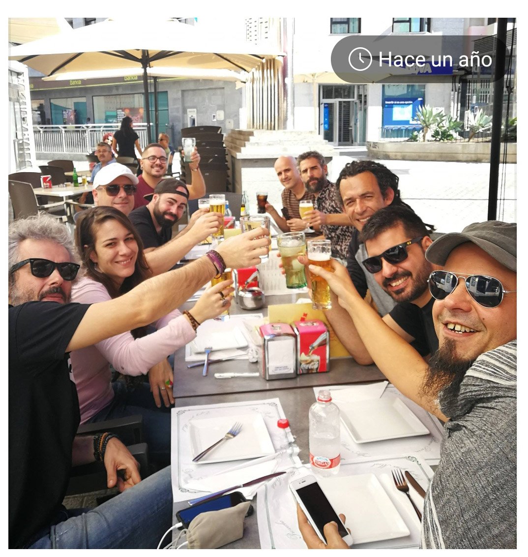 SimbequeMusic's tweet photo. Siempre por ustedes, Simbequeñ@s del mundo❗
1️⃣ año ya de este brindis simbequeño antes del #concierto en ciclo #Musicando. Por ustedes y por muchos más!

🌱Simbeque, semilla que germina
https://t.co/zVKMX2bRjC
#Music #Simbequeproject #FolkMusic #WorldMusic #Diciembre #Canarias https://t.co/kBFi3vp1gf