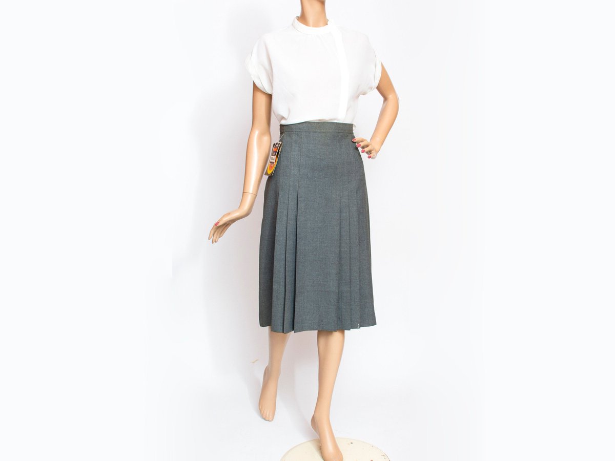 blessthatdress's tweet photo. Vintage gray Skirt dead stock https://t.co/eWUu3Zp6Ag #skirt #gray #vintage #aline #70s https://t.co/r9sr8fLSSa