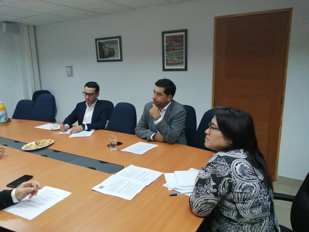 FOSIS_Valpo's tweet photo. El Director FOSIS Región #Valparaíso @LuiRivera se reúne en Fiscalía Regional para buscar alternativas de apoyo a víctimas de violancia intrafamiliar, generando autonomía económicamente para las personas agredidas. @FiscaliadeChile @FiscaliaRegionV @FOSIS_Chile @sernameg_valpo https://t.co/vUZmcAoOkk