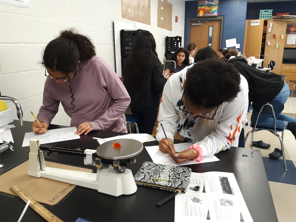 PeterScience428's tweet photo. Observing osmosis with gummy bears! Do you know what happens when you leave gummies in salt water for 24 hours? #PeterScience #7thgrade https://t.co/pbEP1Dlzgq