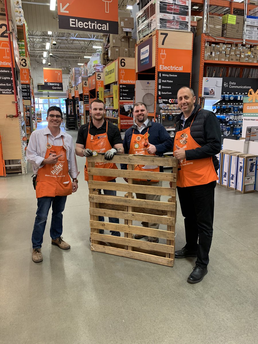 KylyMoody's tweet photo. Luke earning A district D198 Safety is a choice badge! Thank you for choosing to work safe Luke! Keep up the great work!! #SafetyisAChoice #PNW @MikeCaplinger1 @JasonBallDM198 @DerekLarsenHD https://t.co/KKjuPKswZv