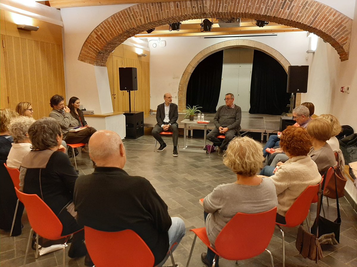 CanVerdaguer's tweet photo. Avui a #CanVerdaguer ens ha vingut a visitar @antonibassas en motiu del col·loqui sobre el seu llibre: "Bon dia, són les vuit!" https://t.co/WUohRsuBWx