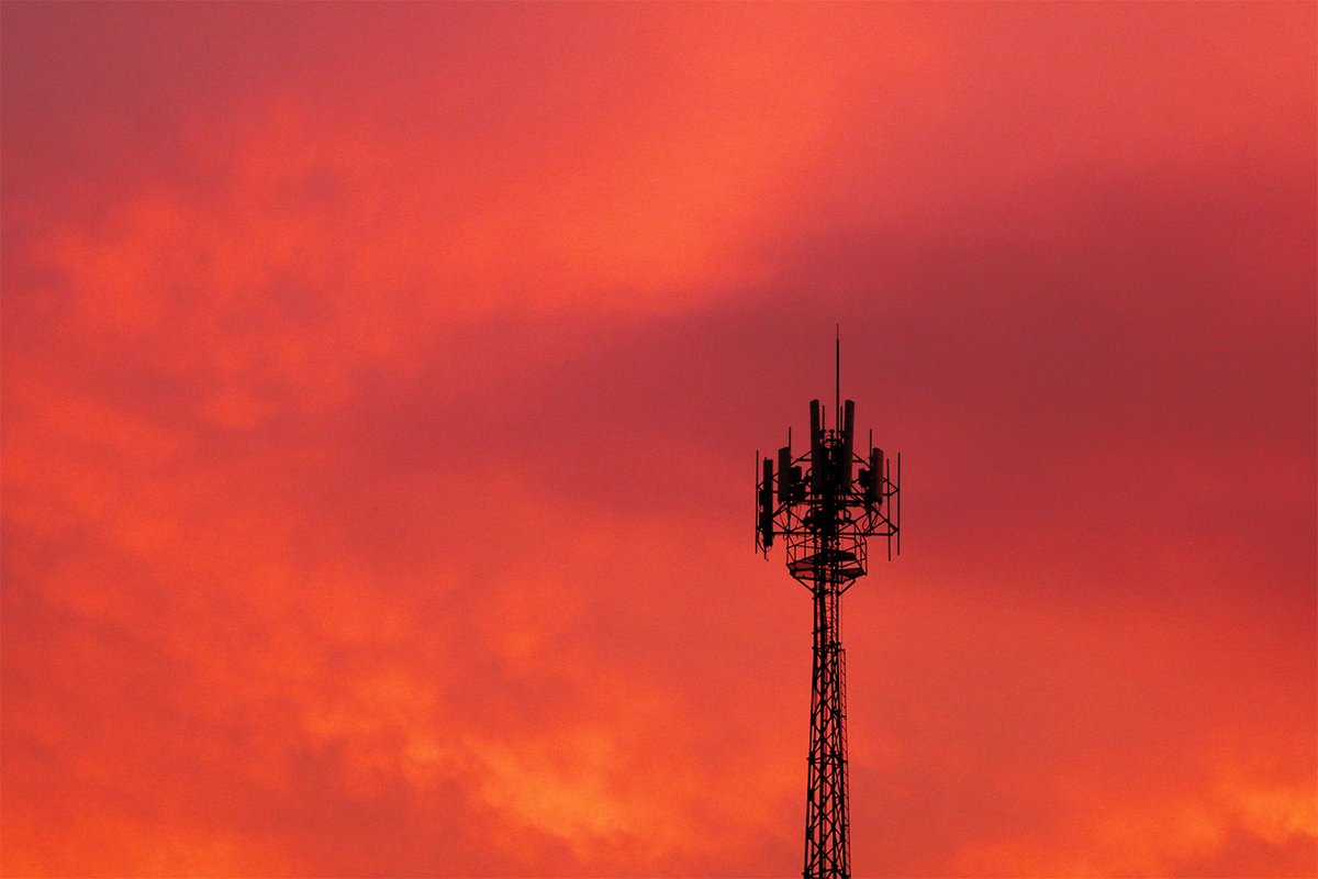Happy Tower Tuesday! ☀️☀️☀️

#DrakeLighting #NeverAloneInTheDark #FAA #ObstructionLights #Sunset #TowerLighting #Tower #TowerClimbers #LightingSolutions #Drone #Broadcast #DronePhotography #Drones #Telecommunications #5G #Telecom #Broadcast #Radio