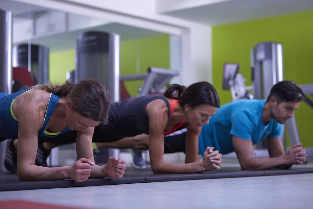 wellness_mark's tweet photo. #Herbalife #CoreFit challenge: 1 minute basic plank followed by 1 minute of side #plank on each side. How many rounds can you do?😉🌱 https://t.co/IVzzUdqmpj
