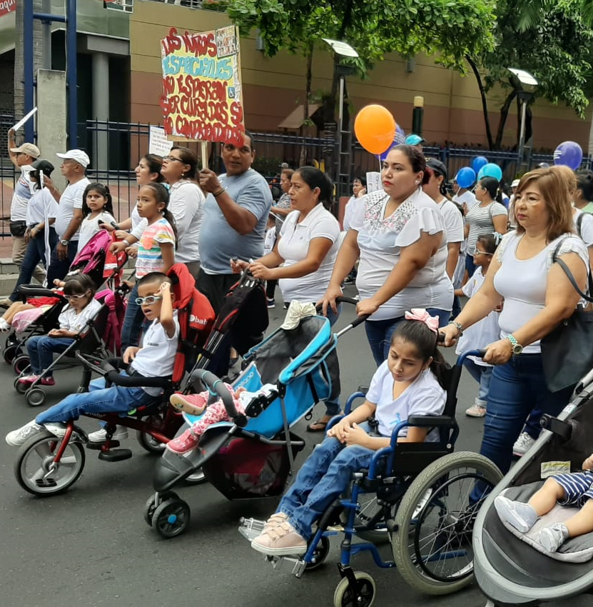 DHumanoEc's tweet photo. Este martes, en todo el país, se realizaron eventos en el marco del #DíaInternacionalDiscapacidad.  

Miles de personas, que reciben los servicios del Gobierno del Presidente @Lenin Moreno, a través del Mies, participaron en estos actos. https://t.co/mE3Xw1AG27