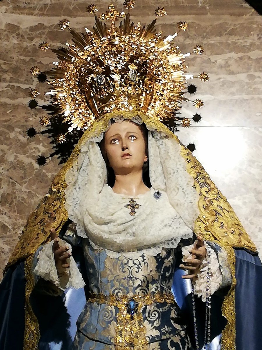 María Santísima de la Victoria ya se encuentra ataviada con el terno de la Inmaculada, para celebrar estas fechas tan significativas. 

#FlagelacionYGloria #Inmaculada #Adviento