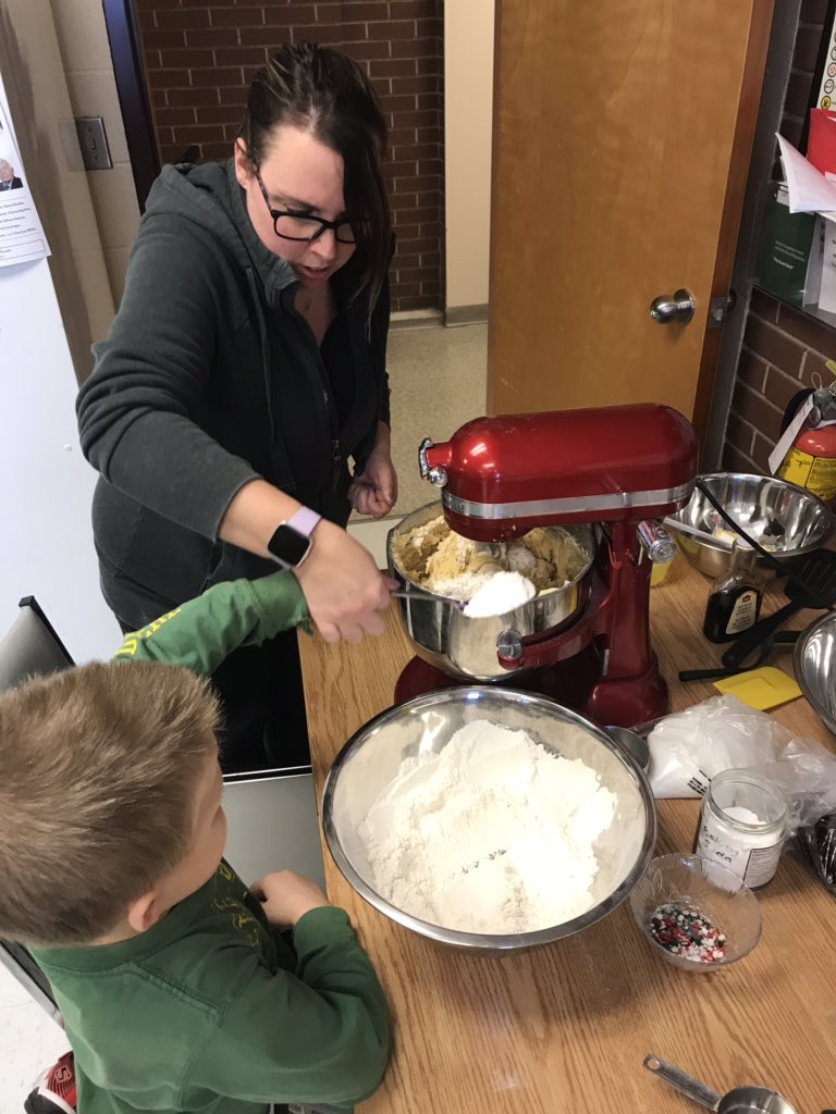 JocAuger's tweet photo. Thank you SO much to all of our volunteer-community-members for assisting today during the #KinderTrades Christmas Cookie Bake Day! We all learned a lot and had so much fun! @BGCDSB @mics_chepstow @GreyBruceOYAP https://t.co/6wEHgOYYED