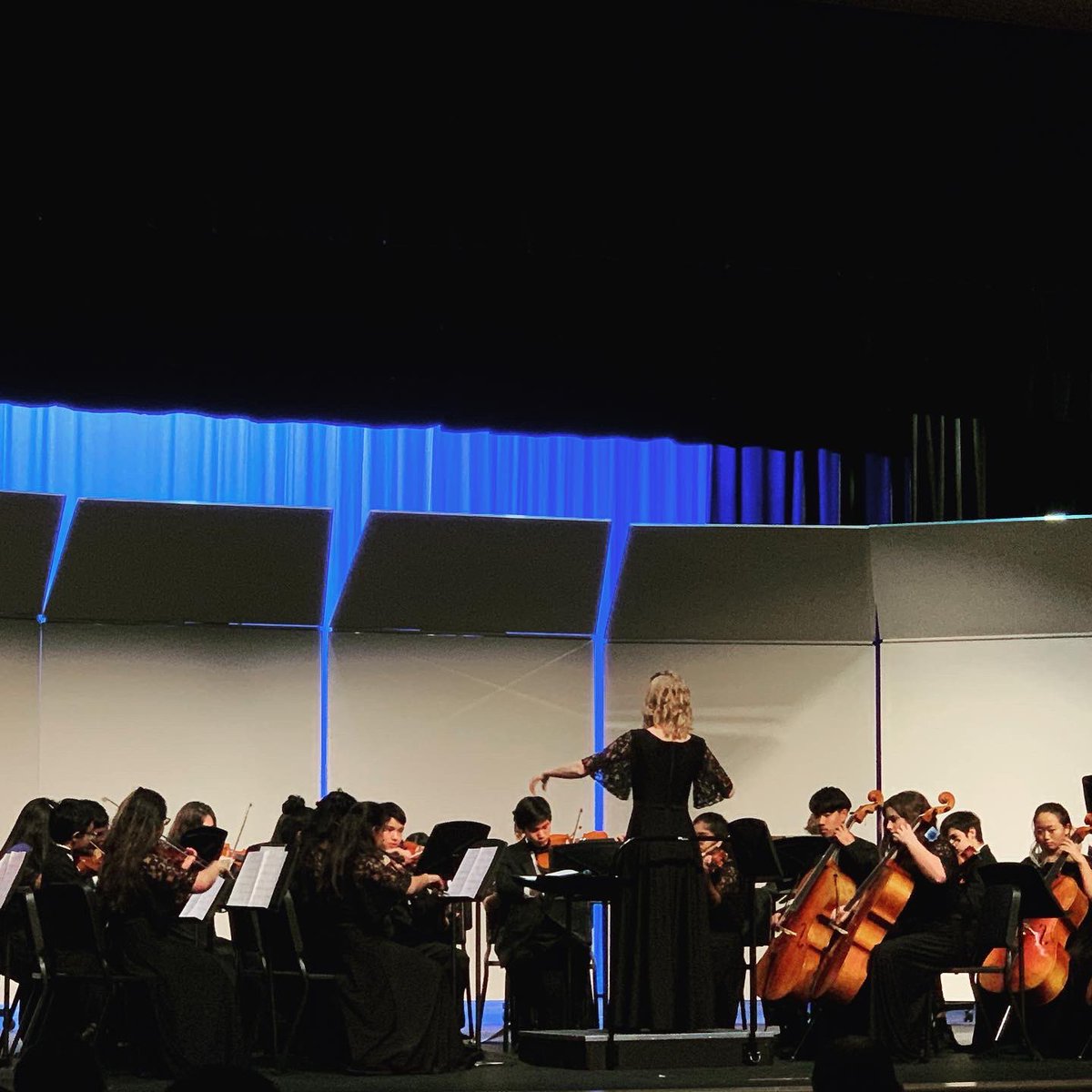 KJamesAP's tweet photo. Great performances by guitar and orchestra tonight! #independencehsva https://t.co/2ervePTQEM