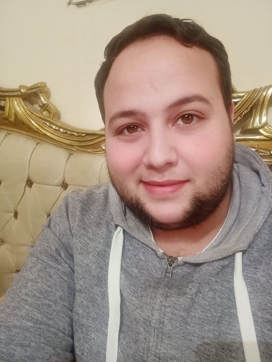 ولئن نزلت بكل دارٍ ساعةً....وسمعت من كل إمرئٍ شكواهُ
لعلمت أنك في الحياه منعم.....فأحمد كريما لا إله سواه 🌺